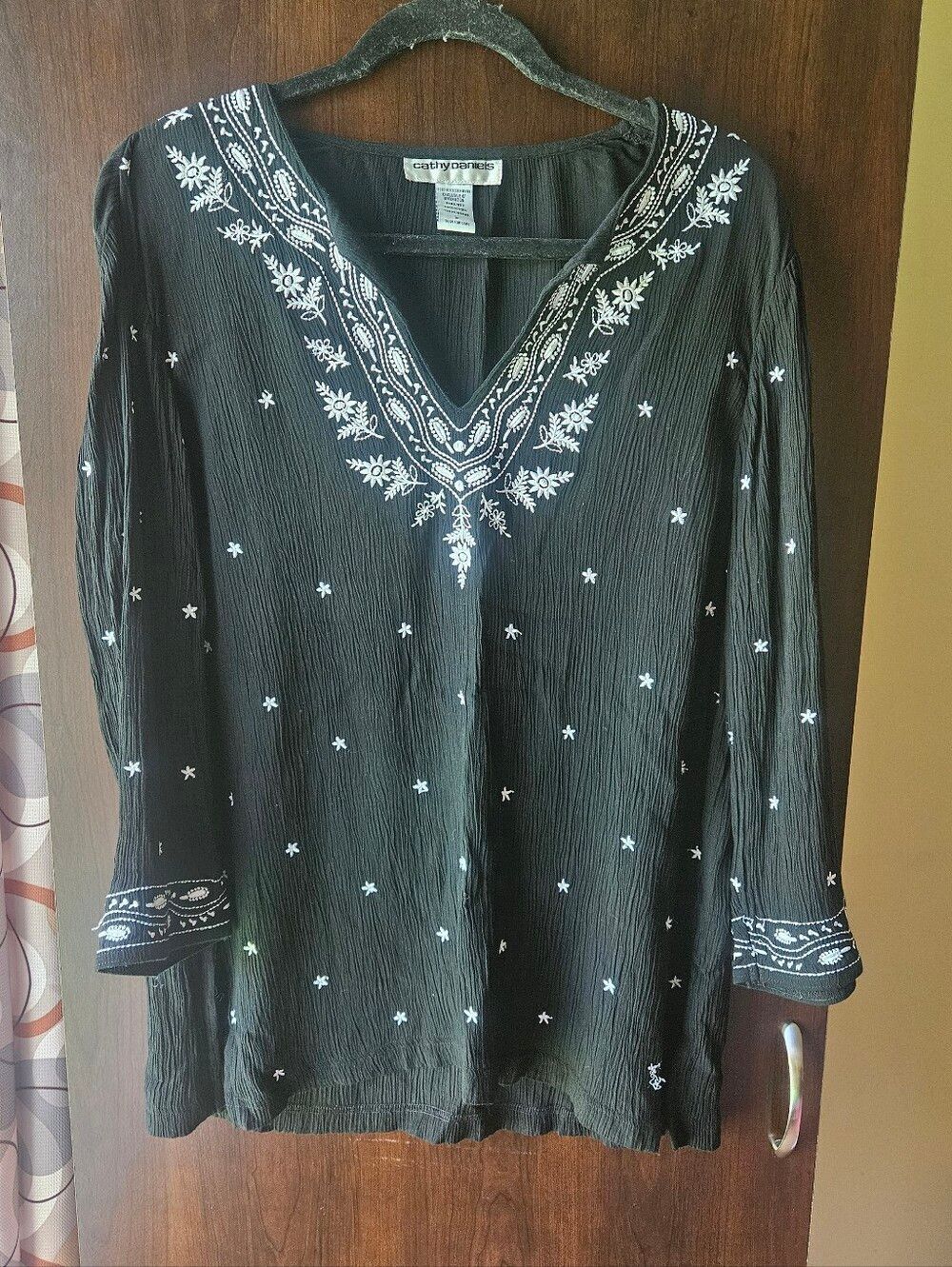 Cathy Daniels Black Tunic Blouse with White Embroidered V-Neck Size Large